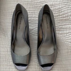 Bandolino brand new wedge peep toe heels